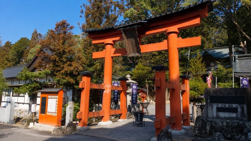 敢国神社